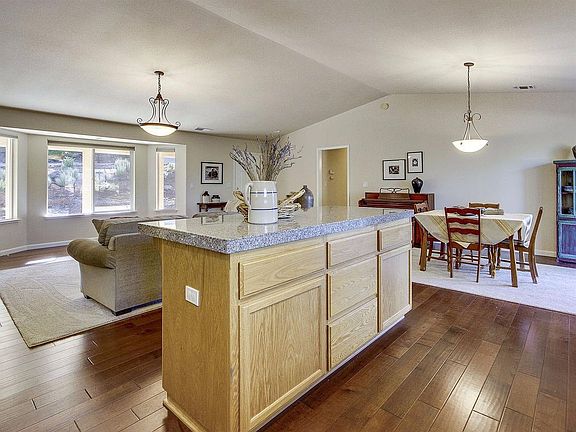 5th image of 3389 Charito Ln