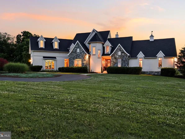 230 Chessie Ln, Harpers Ferry, WV 25425