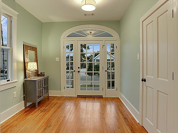 4th image of 4046 Baudin St