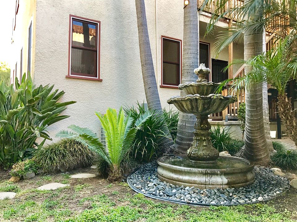 Unit Exterior, Fountain