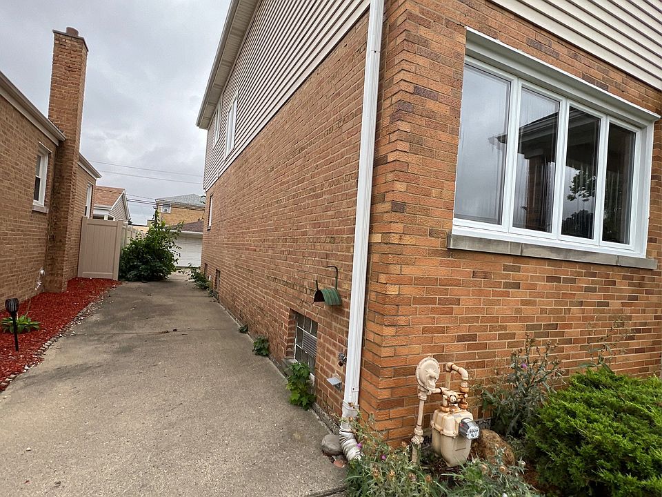 2nd image of 7335 N Oconto Ave
