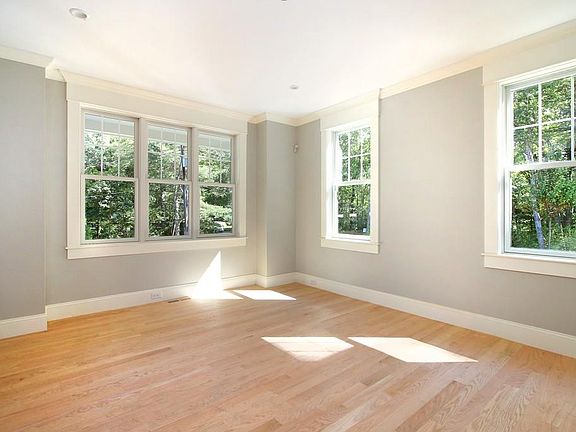 3rd image of 290 Burgess Ave