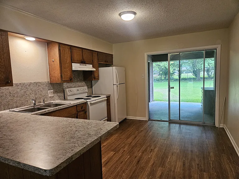 806 Spring St — Photo 3