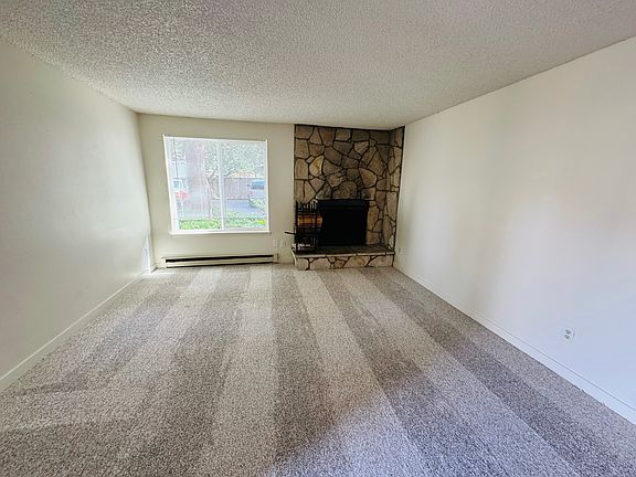 4th image of 2330 SE Brookwood Ave APT 121