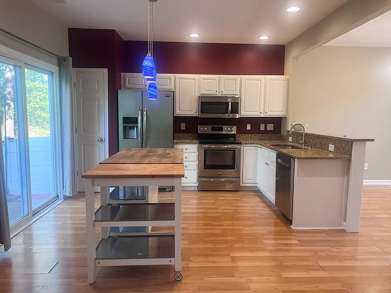 302 Mannington Dr — Photo 10