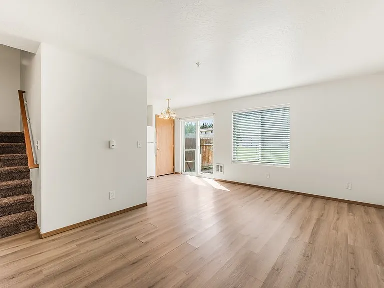 1812 E Coeur D Alene Ave #B — Photo 4