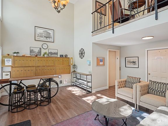 4th image of 525 Broadway #301