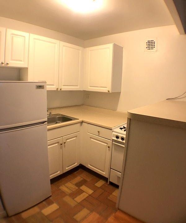 2nd image of 9 E 32nd St APT 6e