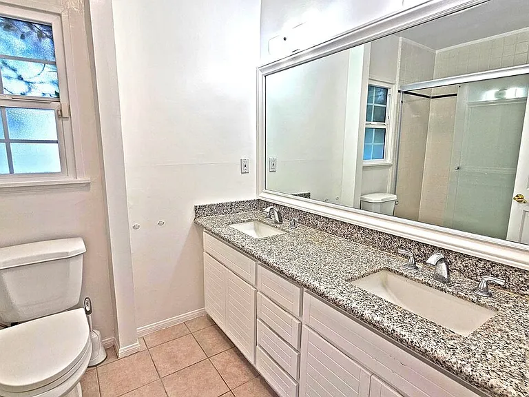 132 S La Peer Dr — Photo 23