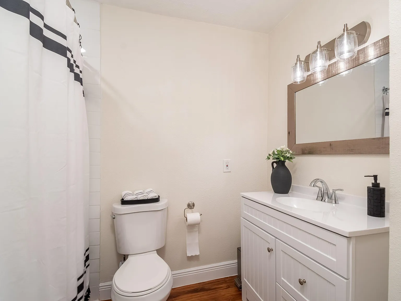 4 bed, 4.0 bath, 1909 sqft, $866 — Photo 4