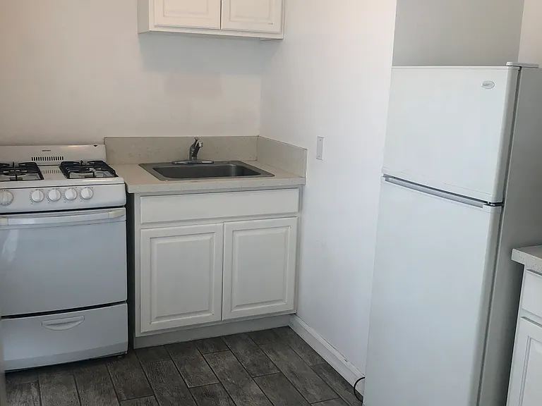 8360 Blackburn Ave #5C — Photo 6