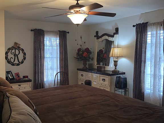 3rd image of 208 W Jefferson Ave