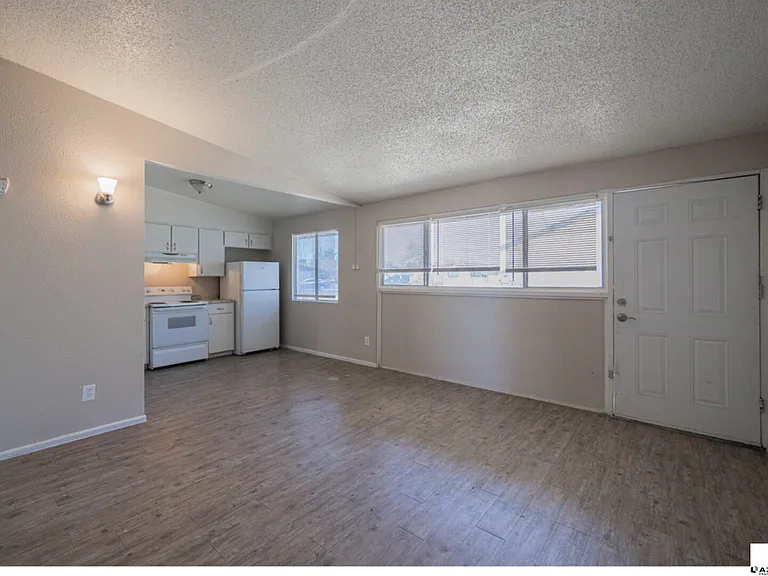 2139 W Devonshire Ave #4 — Photo 4
