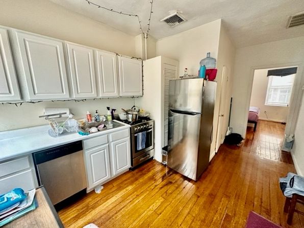 13 Charter St APT 3F