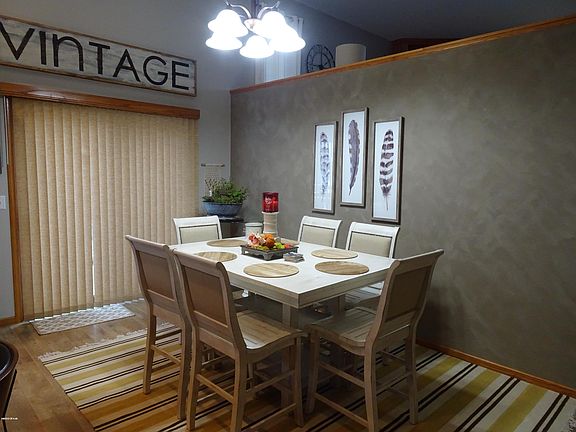 4th image of 513 Park Dr