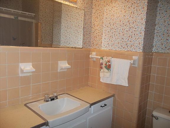 5th image of 1028 Lawfin St W