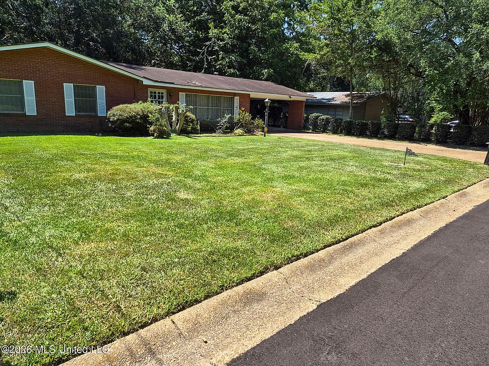 2nd image of 1215 Deerfield Ln