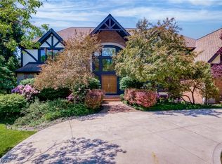 40 Fairway Trl, Moreland Hills, OH 44022