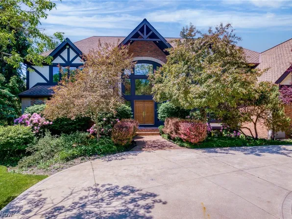 40 Fairway Trl, Moreland Hills, OH 44022