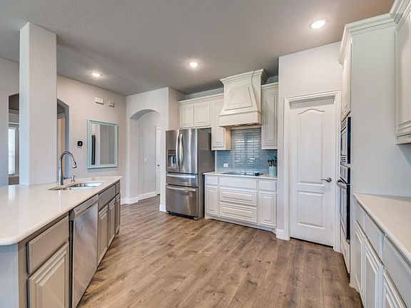 4th image of 3403 Chadbourne Dr
