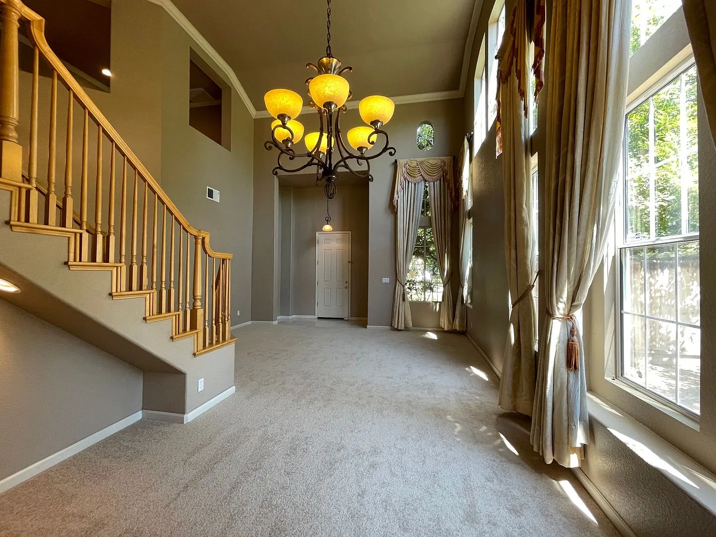 Gorgeous, Spacious 5 Bedroom 3 Bath Evergreen Gem — Photo 3
