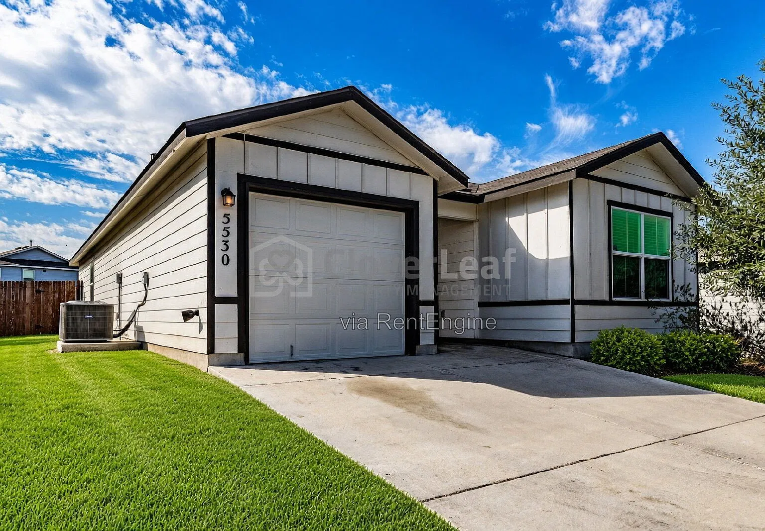3 bed, 2.0 bath, 1310 sqft, $1,497 — Photo 2