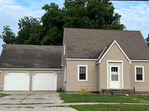 319 S Linn Ave, New Hampton, IA 50659