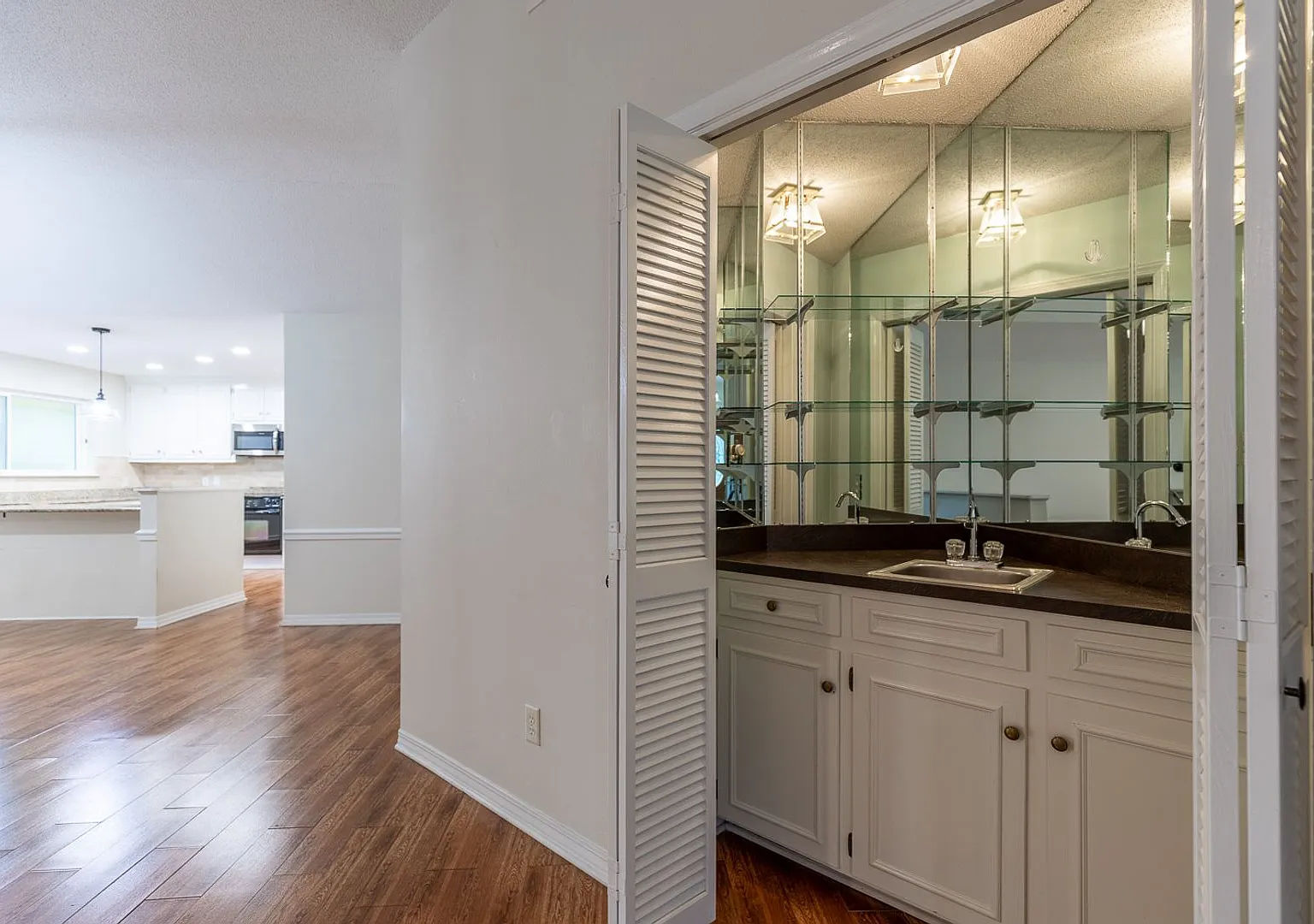 Spacious 3-Bedroom Daphne Home with Fenced Backyard & Screened Porch — Photo 4