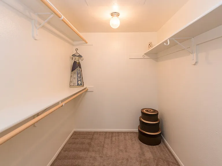 Santa Cruz Apartments — Photo 9