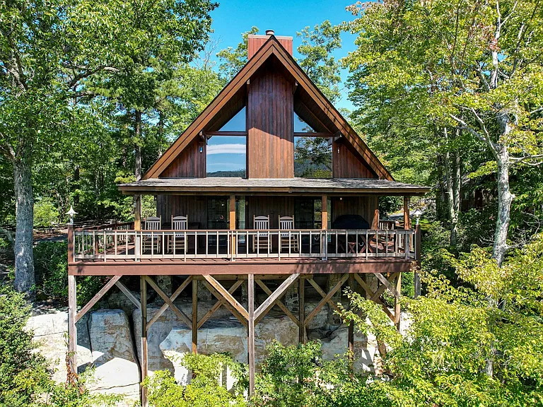 402 Wilderness Dr — Photo 3