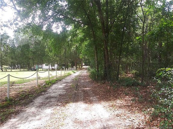 3rd image of 1132 E Woodpecker Ln