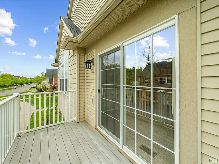 47408 Pembroke Dr — Photo 16