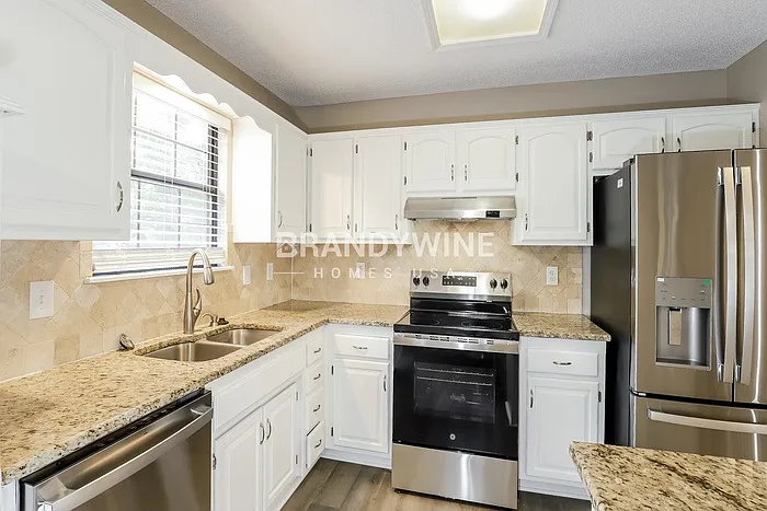 521 SE Onyx Dr — Photo 10