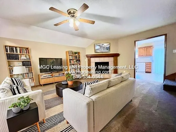 539 N Foxridge Dr, Raymore, MO 64083