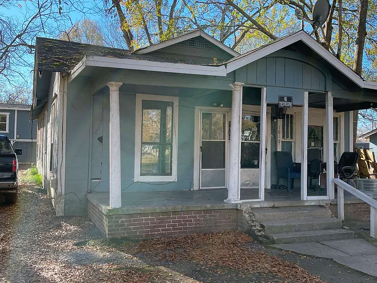 1010 S 3rd St — Photo 1