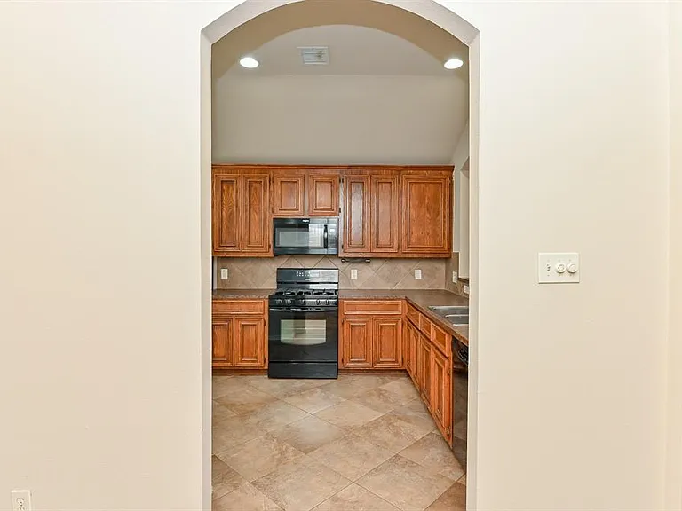 2106 Castle Gardens Ln — Photo 14