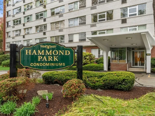 10 Hammond Pond Pkwy APT 305, Newton, MA 02467
