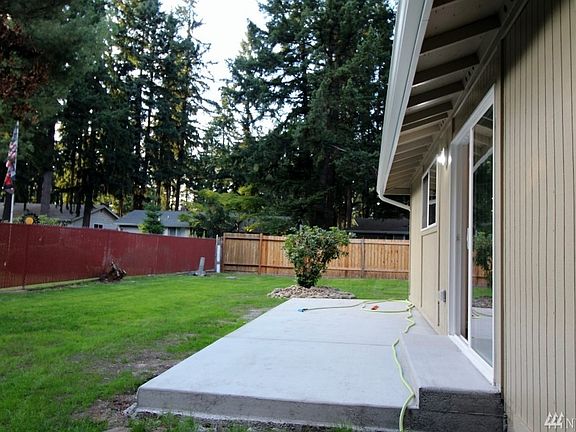 3rd image of 15716 Woodland Ave E