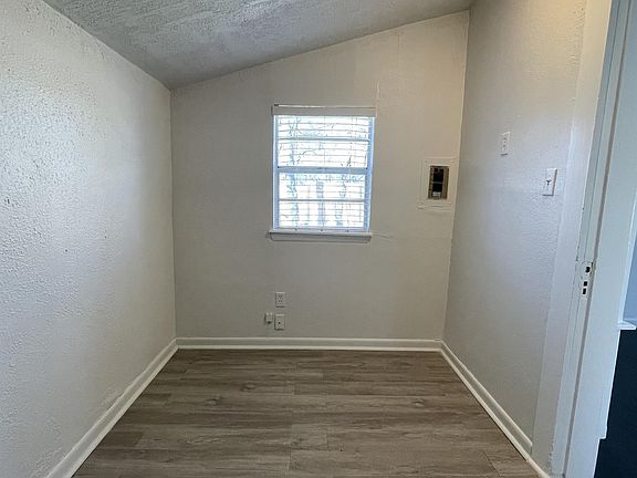 4th image of 540 1/2 S Flood Ave #1