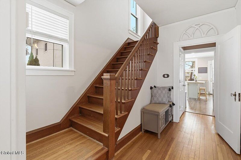 4th image of 16 Oakwood Street