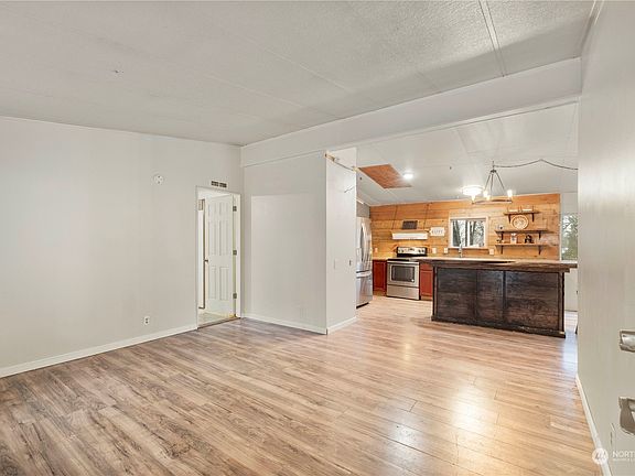 4th image of 7507 242nd Avenue Ct E