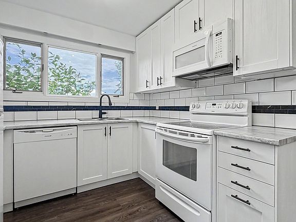 3rd image of 15 Galbraith Dr SW #15