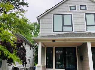 39 North Rd, Great Neck, NY 11024