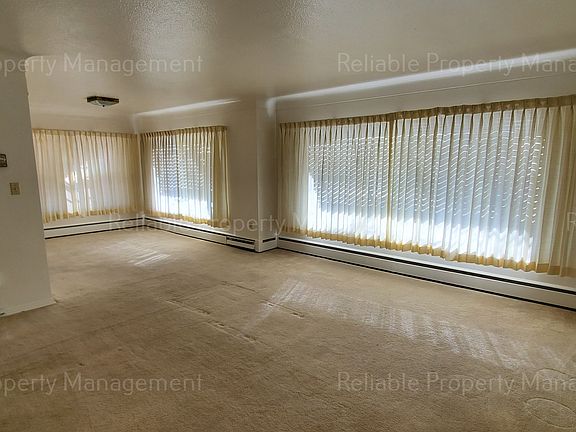 3rd image of 395 Maple St APT 3