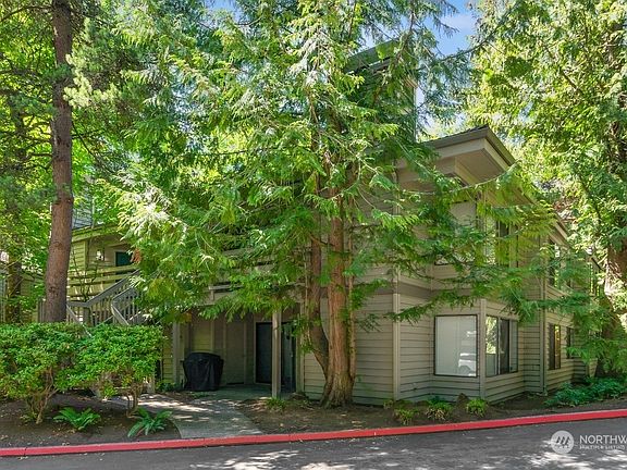 3rd image of 1354 Bellevue Way NE #8