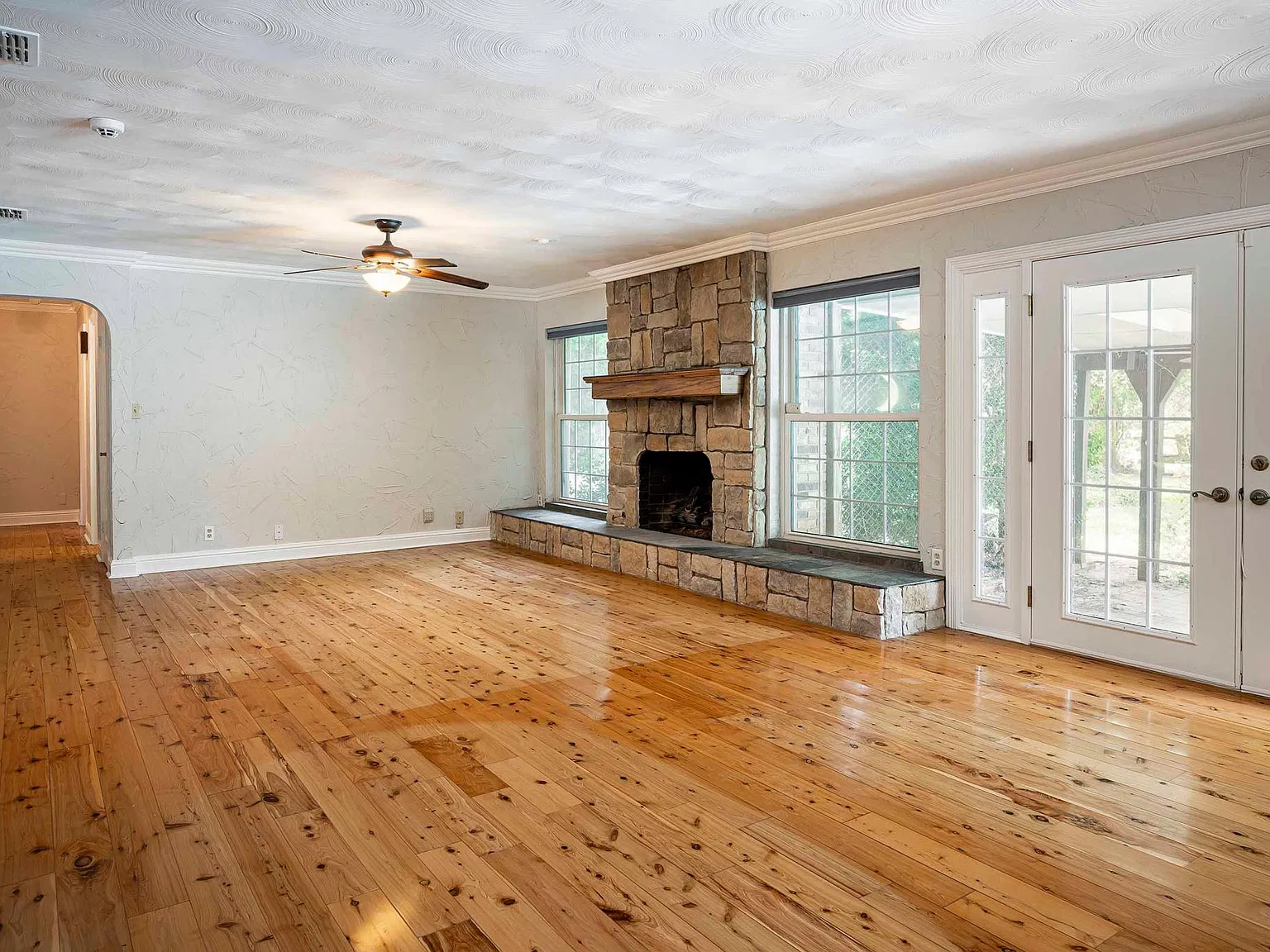 3 bed, 1456 sqft, $3,200 — Photo 3