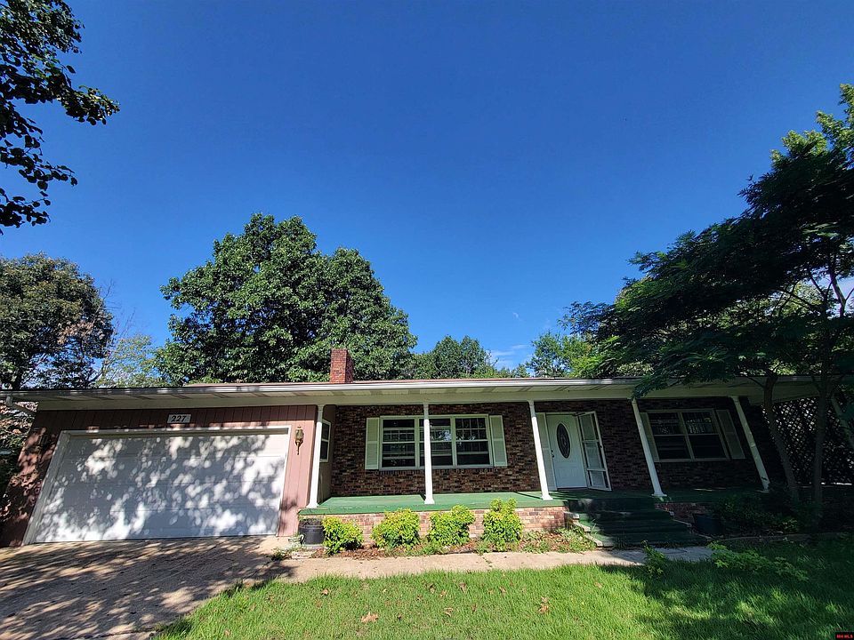 1st image of 227 Remington Cir