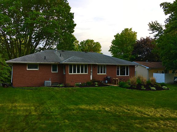 5th image of 250 Knollwood Dr