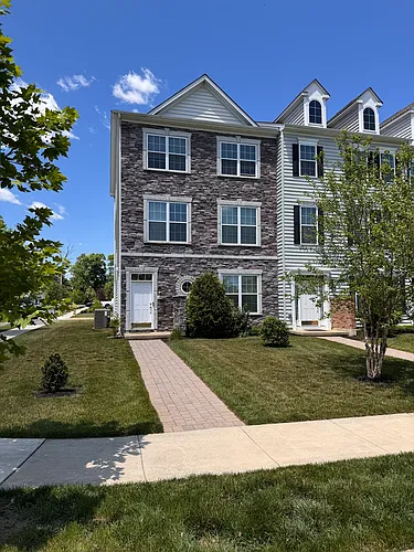 1116 Goddard Way Photo 1