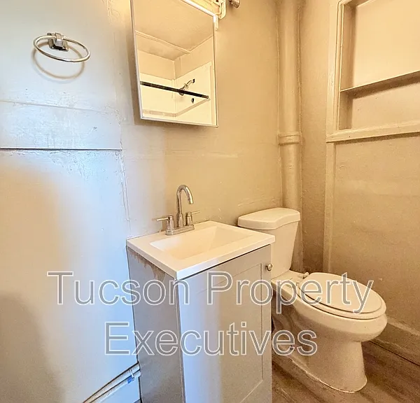 234 E 32nd St #10 — Photo 6